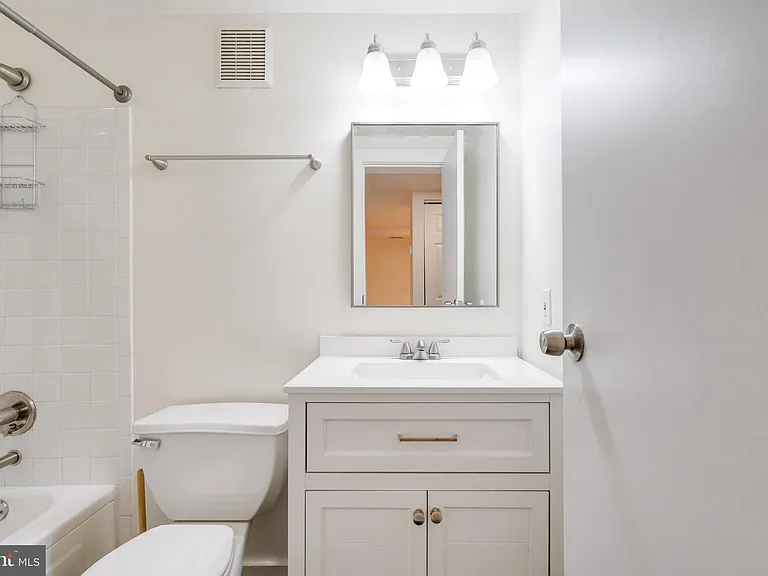 813 Maryland Ave NE — Photo 11