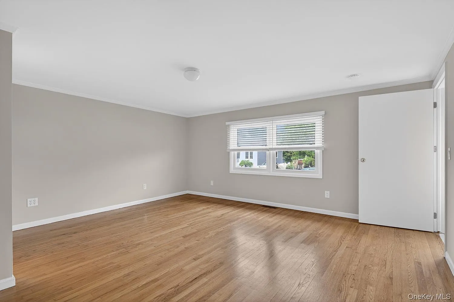 4 bed, 2.0 bath, $4,650 — Photo 2