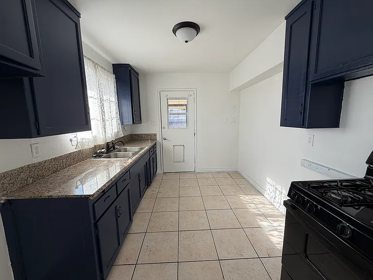 27188 Messina St — Photo 8