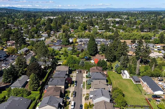 16147 SW Medallion Ln — Photo 37