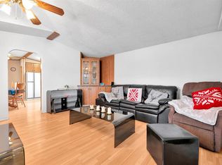 254 W Erin Woods Cir SE, Calgary, AB T2B3C9