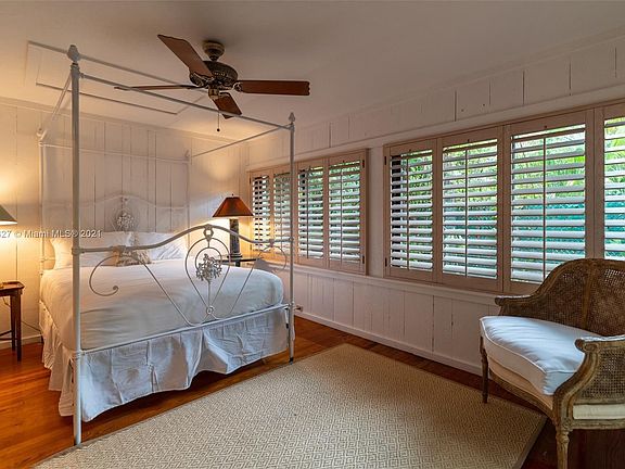 2nd image of 3675 Park Ln