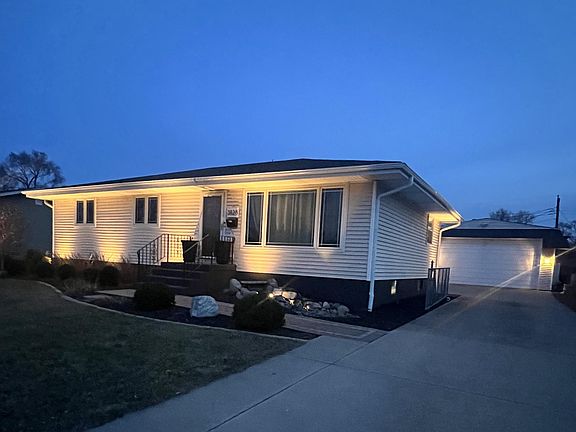 3rd image of 3828 Jewett Ave