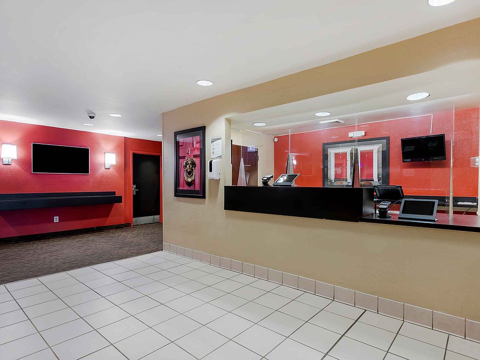 Lobby and Guest Check-in
