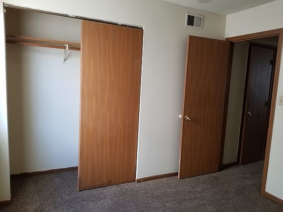 4th image of 820 Poplar St APT 7