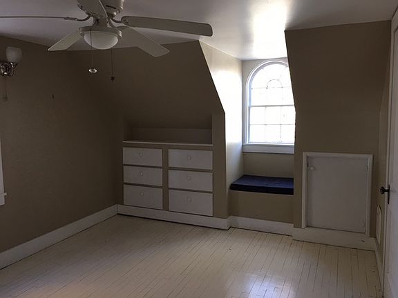 Built-in drawers in bedroom 1