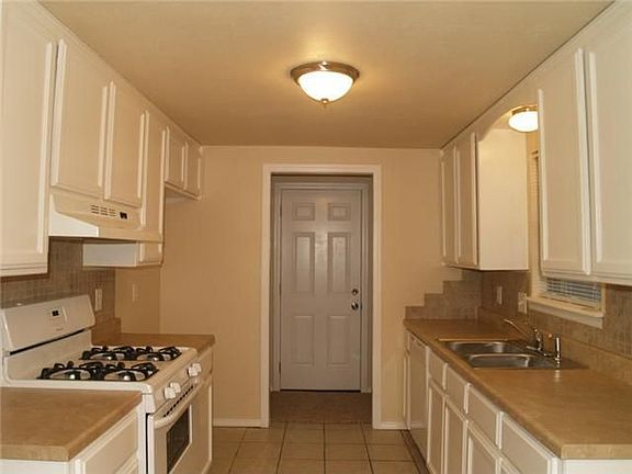 4th image of 8405 NW 92nd St