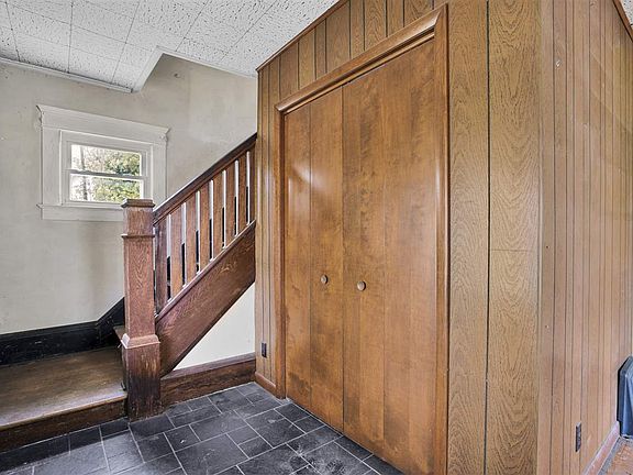 4th image of 304 Oakwood Ave