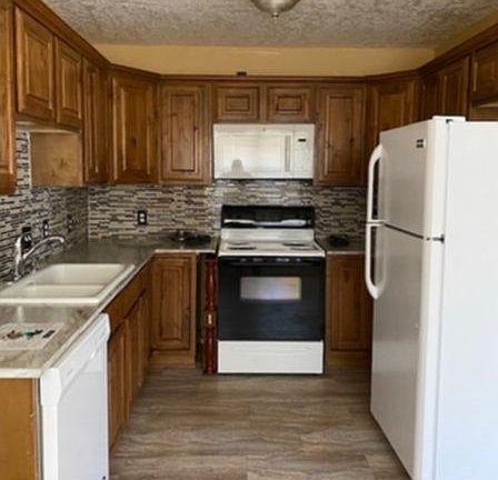 4th image of 5323 NW Cherry Ave