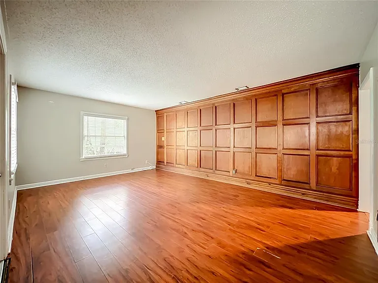 21 N Mills Ave — Photo 4