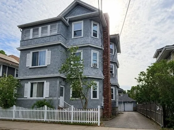 37 Shawmut St, Fall River, MA 02720
