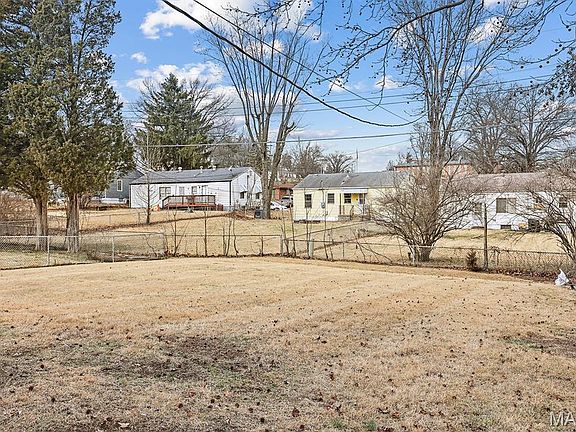 3rd image of 9221 Shadydale Dr