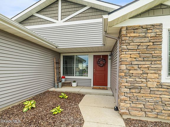 3rd image of 2456 N Reddington Way