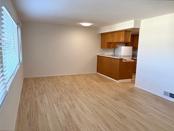 5th image of 364 Malcolm Ave