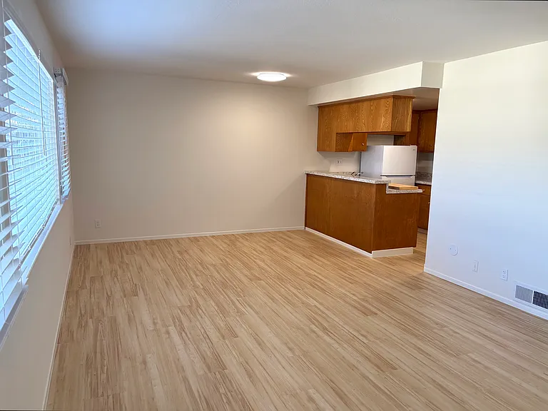 364 Malcolm Ave — Photo 5