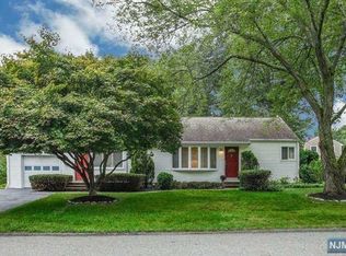 14 Mount Holyoke Dr, Oakland, NJ 07436