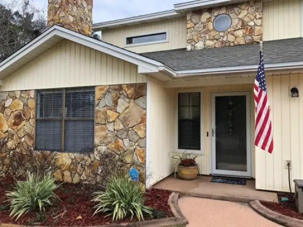 5 Shamrock Dr, Mary Esther, FL 32569