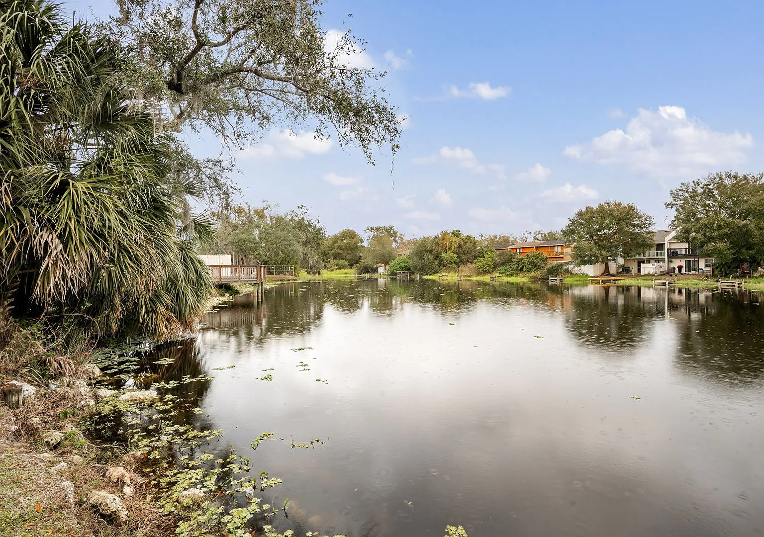 Nice 1 Bed/ 1 Bath in Gated Community with Lakes/Ponds! — Photo 3