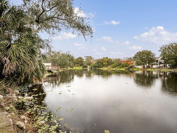 3rd image of 7100 Waterside Dr