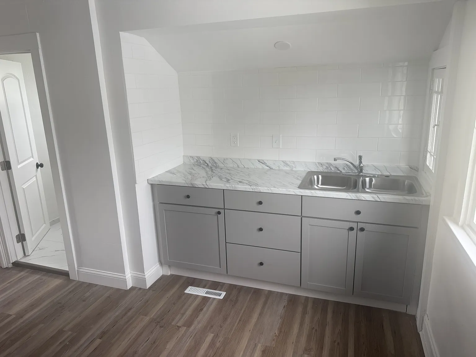 20 Erskine Avenue - 2 — Photo 1