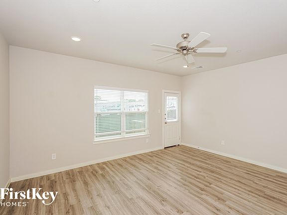 3rd image of 304 Niki Dr