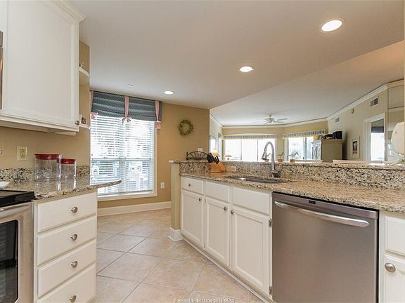 3rd image of 65 Ocean Ln APT 111
