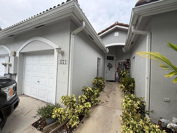 3rd image of 4271 SW 10th Court