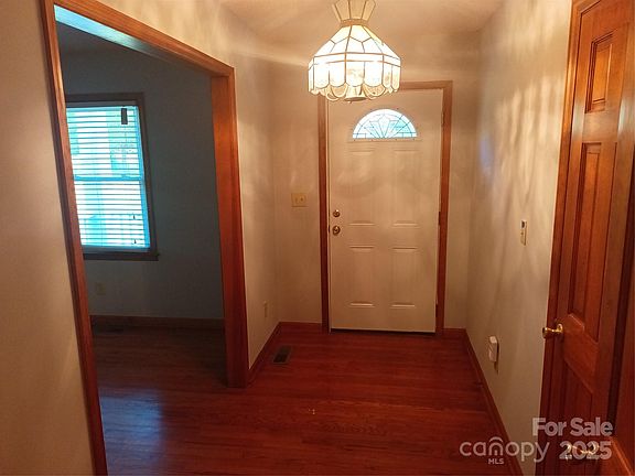 4th image of 222 Candlewood Cir