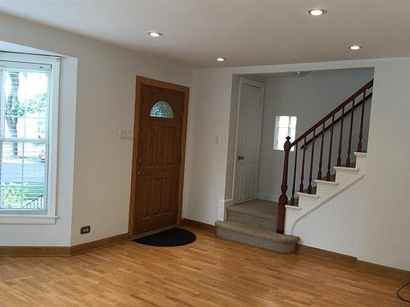 3rd image of 6022 W Cornelia Ave