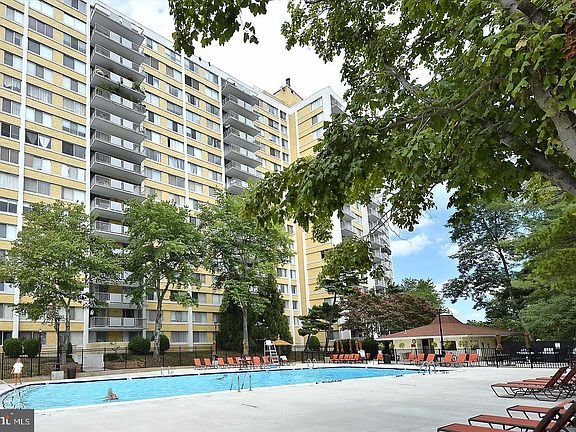 3rd image of 301 N Beauregard St APT 514