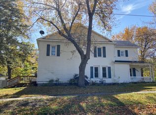 201 E 1st St, Lamoni, IA 50140