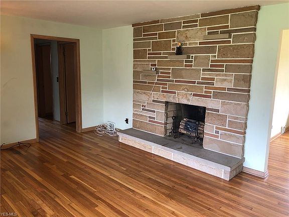 5th image of 585 Strumbly Dr