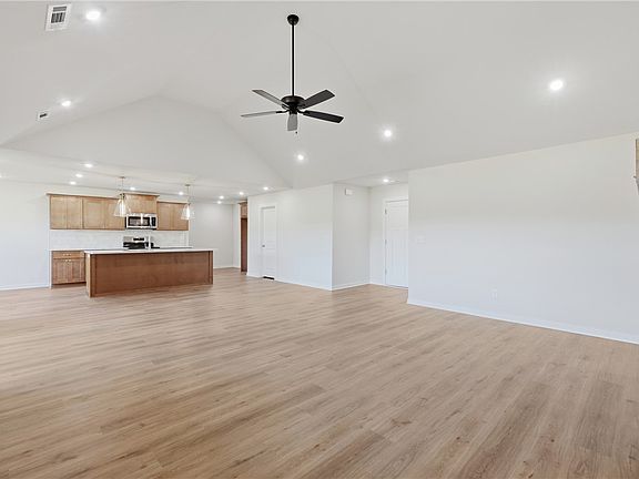 5th image of 38 Loftus Dr