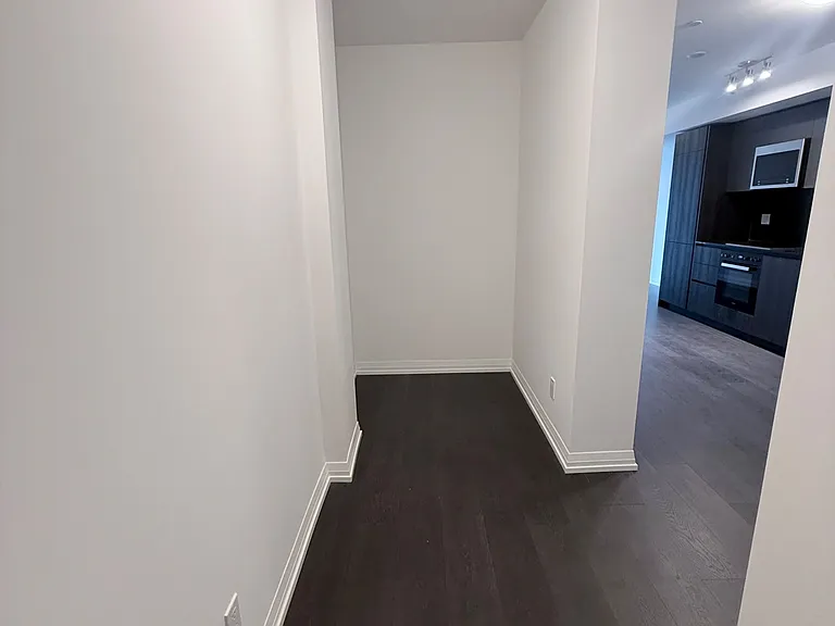 400 King St W #1106 — Photo 2