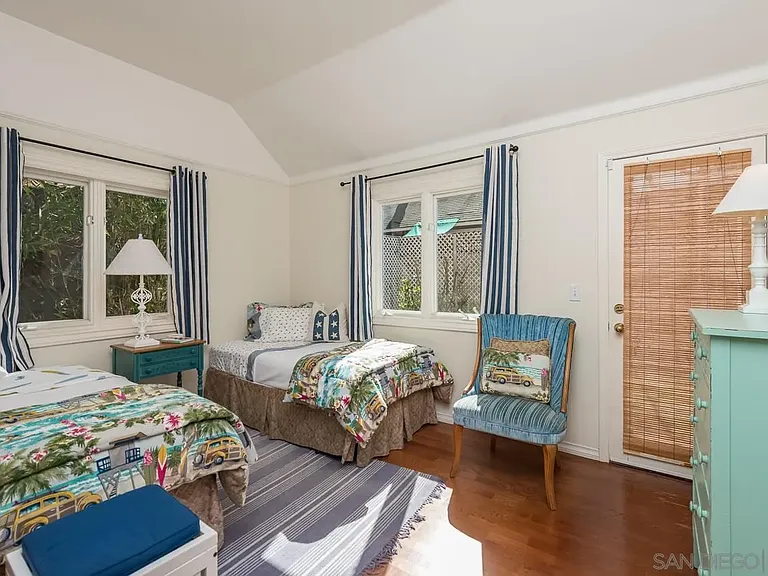 7337 Olivetas Ave — Photo 20