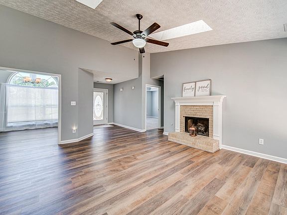 4th image of 854 Whitehaven Ln
