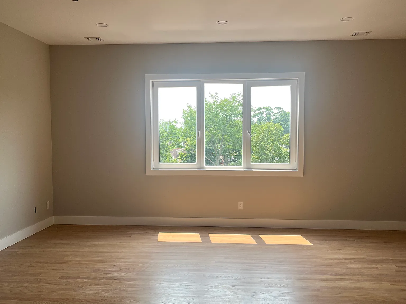 2 bed, $3,600 — Photo 2