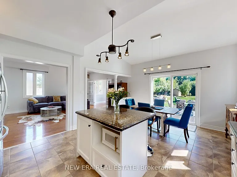 1031 Lake Dr N #UPPER — Photo 9