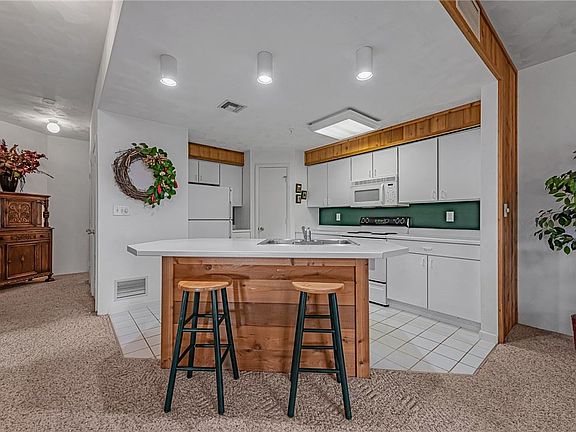 3rd image of 8117 Stonegate Dr