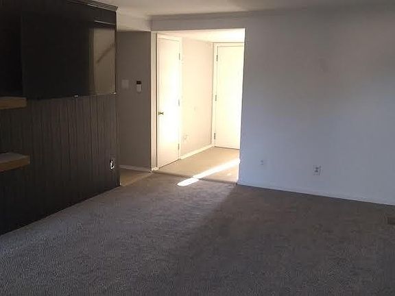 4th image of 903 Windom Sq