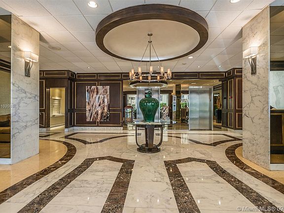 Lobby 24 hrs doorman - 625 Biltmore Way #203