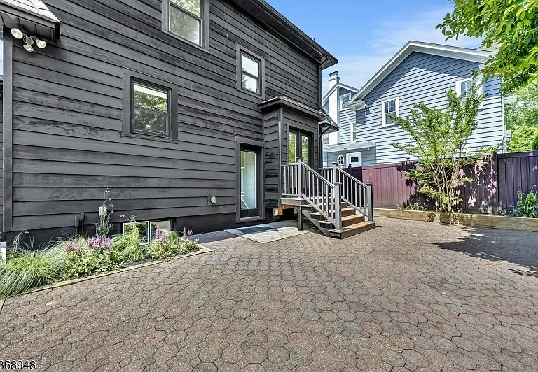 15 Berkeley Rd — Photo 5