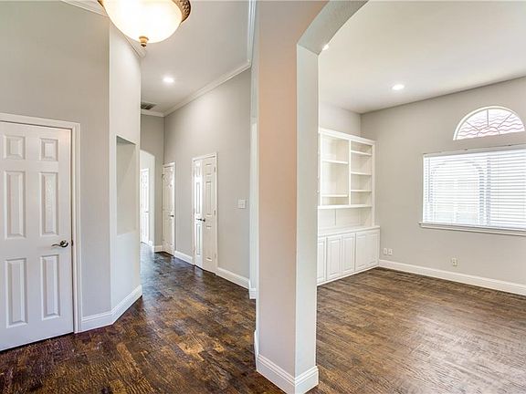 5th image of 4212 Village Dr
