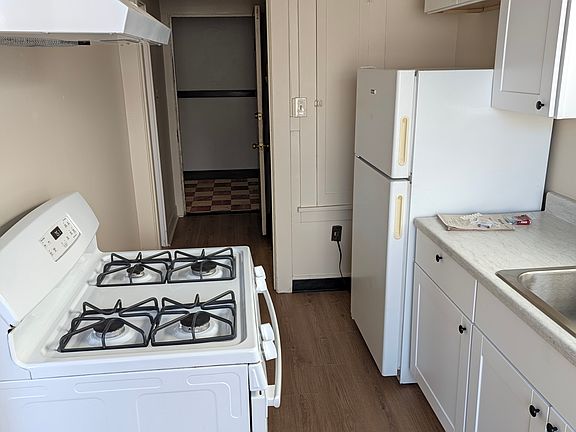 2nd image of 3347 SE Belmont St APT 9