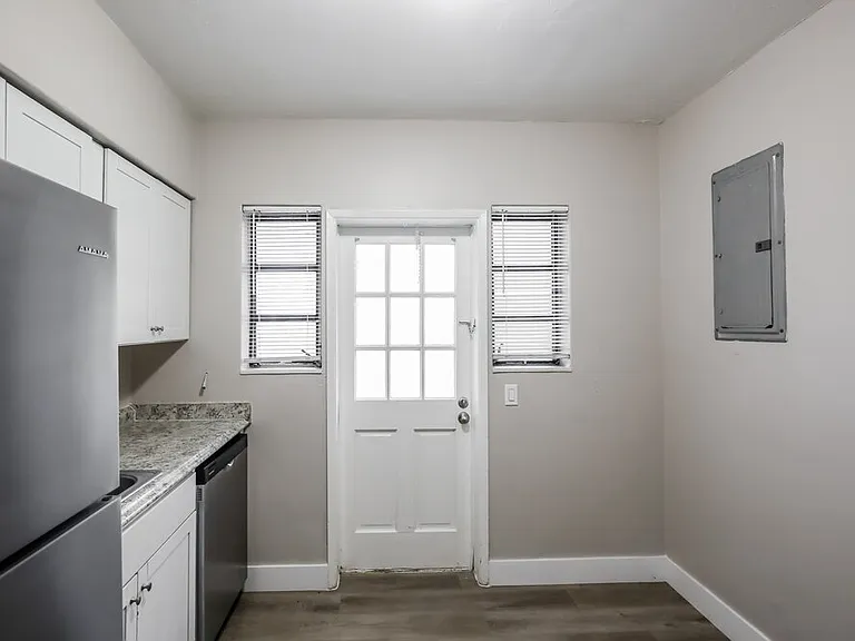 381 Carolina Ave — Photo 6