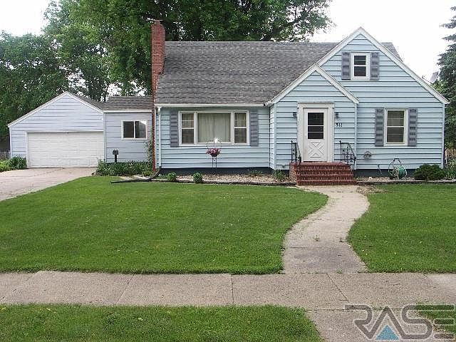 1st image of 511 NE Park St