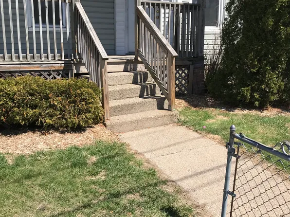 661 Front St #1F, Woonsocket, RI 02895