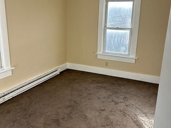 5th image of 243 Russell Ave Unit 2