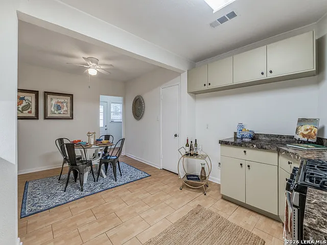 525 Abiso Ave — Photo 8