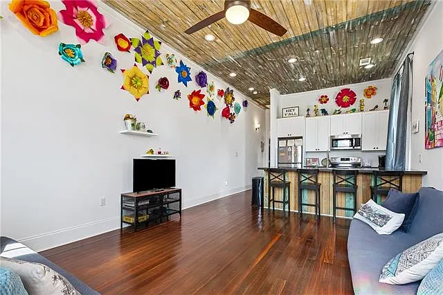 2038 Spain St — Photo 3